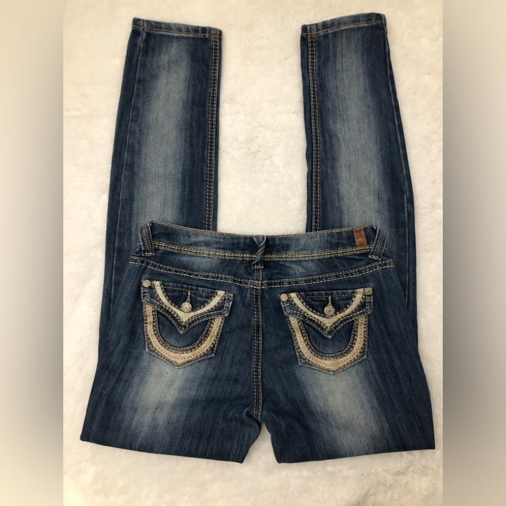 Womens Almost Famous Jeans. Size 9 (32”/32”).